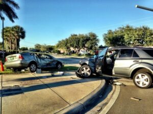 Blog - Roberti's Insurance Agency - How much Property Damage Liability Should I have? - Photo of a two vehicle car accident